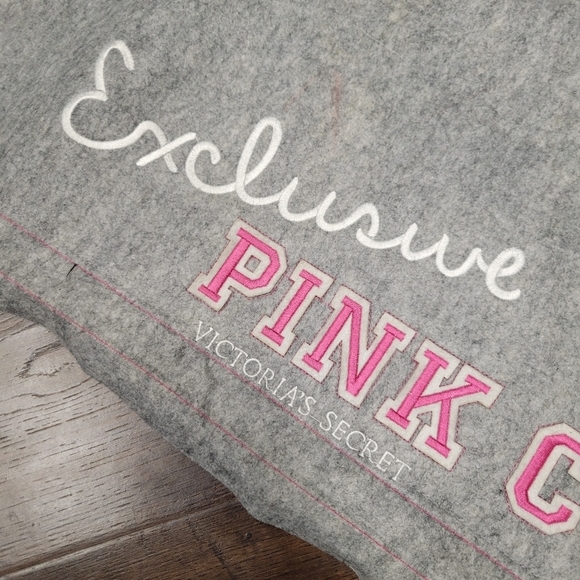 Pink victoria secret gator - Gem Victoria’s Secret PINK Florida Gators Oversized Felt Banner 5.5\' Rare College